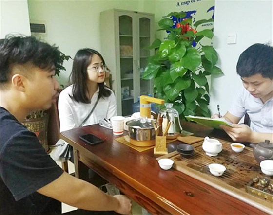 迦密山精英團隊服務客戶現(xiàn)場